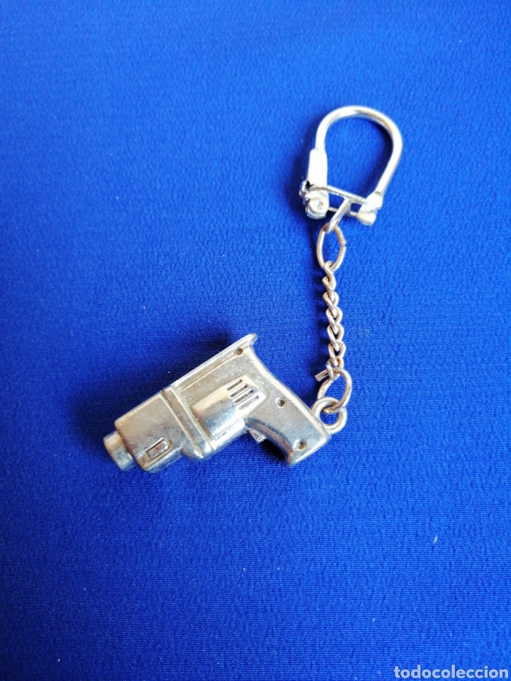 Collection of Keychains: LLAVERO PISTOLA BRICOLAGE