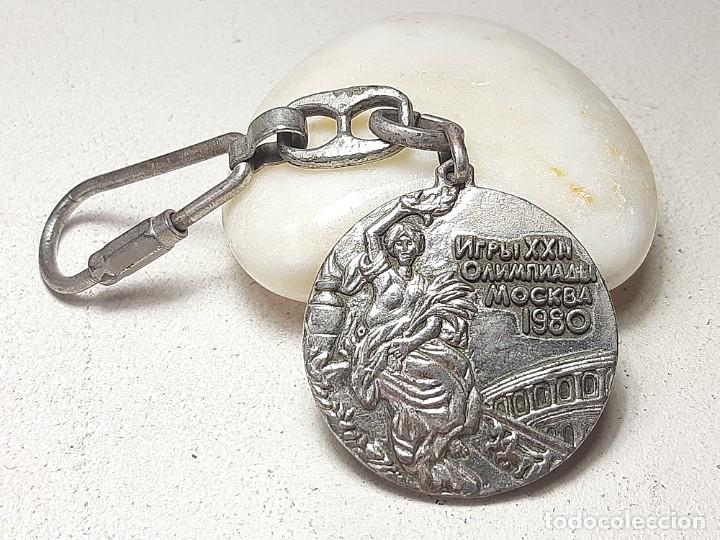 Coleccionismo de llaveros: ANTIGUA MEDALLA LLAVERO JUEGOS OLIMPICOS DE MOSCU 1980 REGALO PROMOCIONAL DE COLA CAO VIT