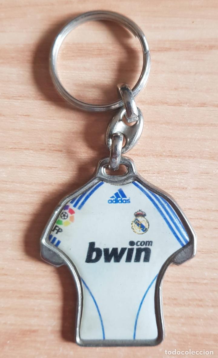 Collectionnisme de portes-cl&eacute;s: Llavero del Real Madrid. Camiseta bwin. F&uacute;tbol