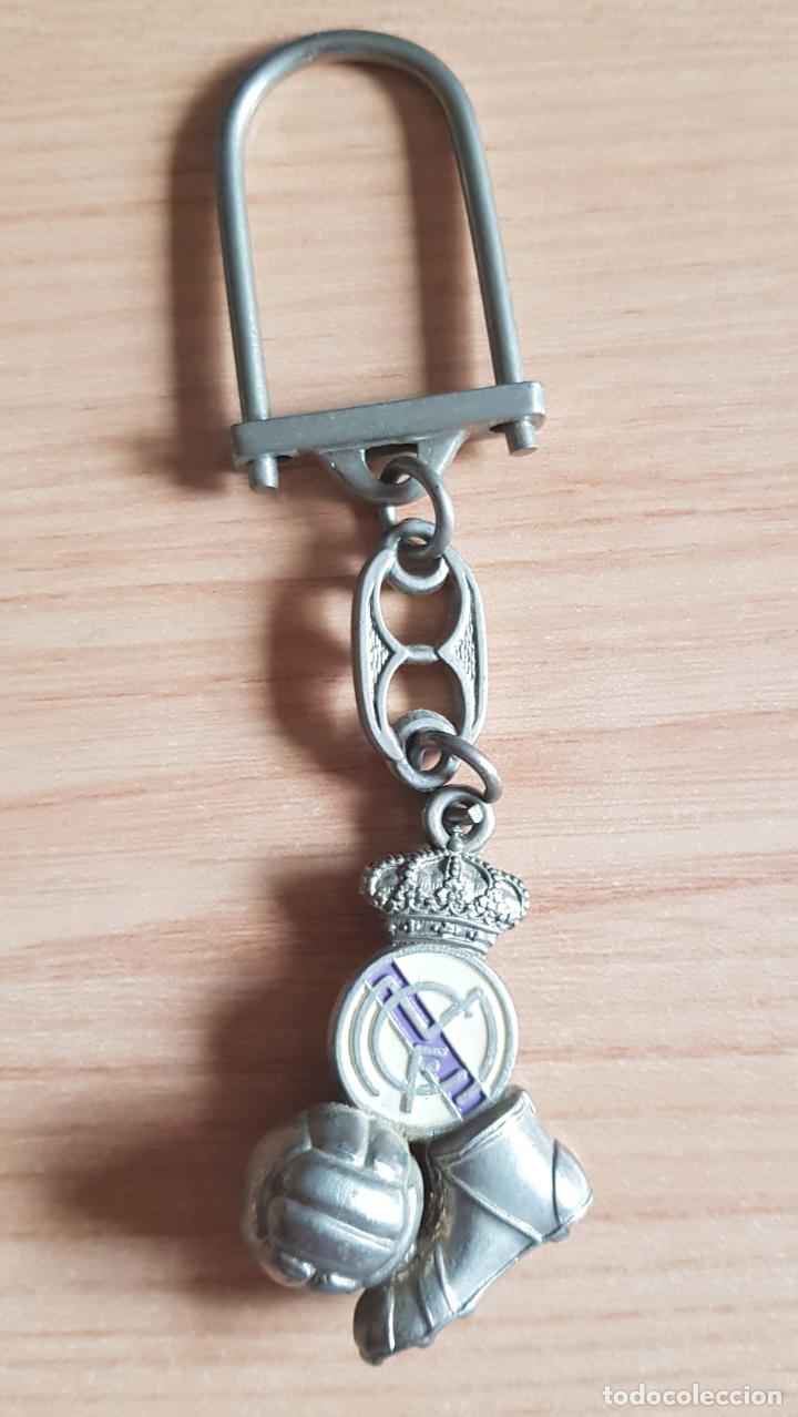 Collectionnisme de portes-cl&eacute;s: Llavero del Real Madrid. Escudo. F&uacute;tbol. Bota y bal&oacute;n