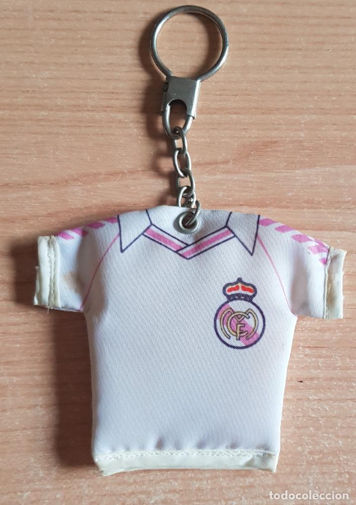 Collectionnisme de portes-cl&eacute;s: Llavero del Real Madrid. Camiseta. F&uacute;tbol