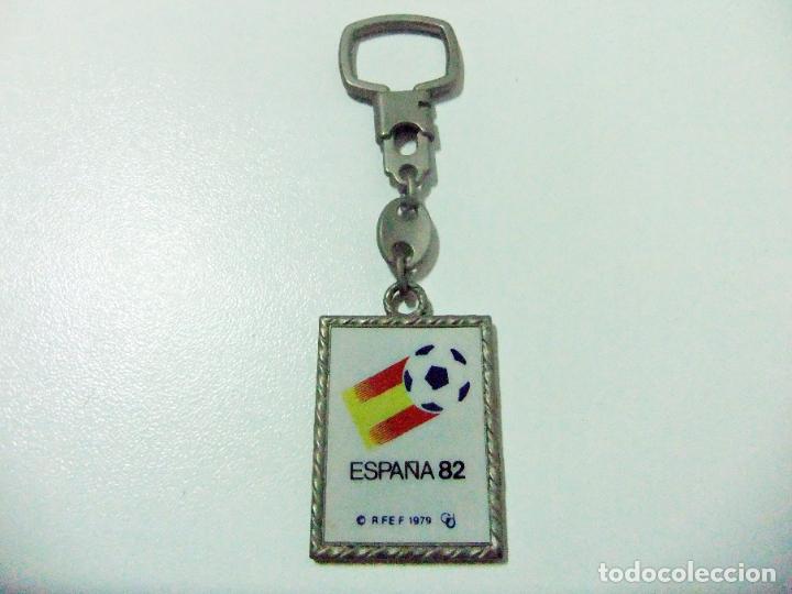 Coleccionismo de llaveros: LLAVERO MUNDIAL ESPA&Ntilde;A 82 DORSO &Oacute;PTICA LUX L&Eacute;RIDA - CAMPEONATO DE F&Uacute;TBOL 1982 &copy; R.F.E.F. 1979 LLEIDA