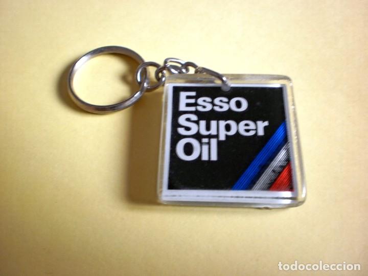 Coleccionismo de llaveros: LLAVERO ESSO Super Oil. Metacrilato. 18 gramos. 35 x 35 x 5 mm