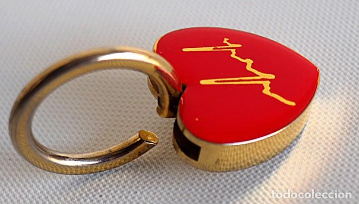Coleccionismo de llaveros: Llavero de coraz&oacute;n dorado y rojo - Foto 3