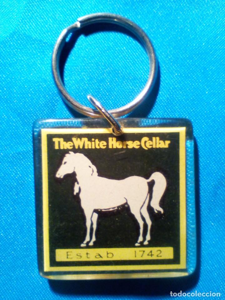 Coleccionismo de llaveros: Llavero White Horse Fine Old Scotch Whisky (Ver otra foto).