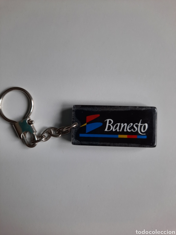 Coleccionismo de llaveros: Antiguo llavero Banesto - Foto 1