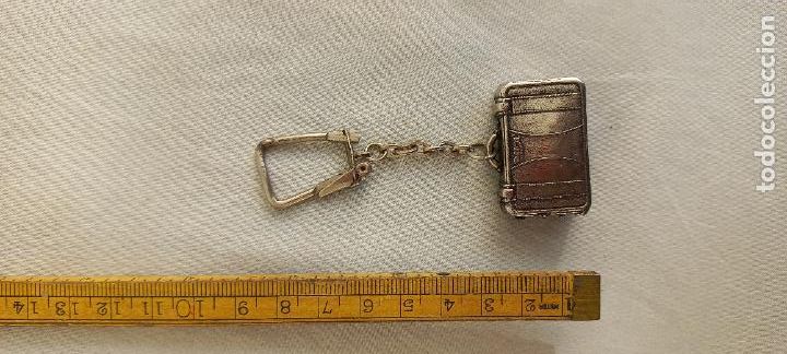 Coleccionismo de llaveros: ANTIGUO LLAVERO MALETA MINIATURA, PUBLICIDAD VIAL