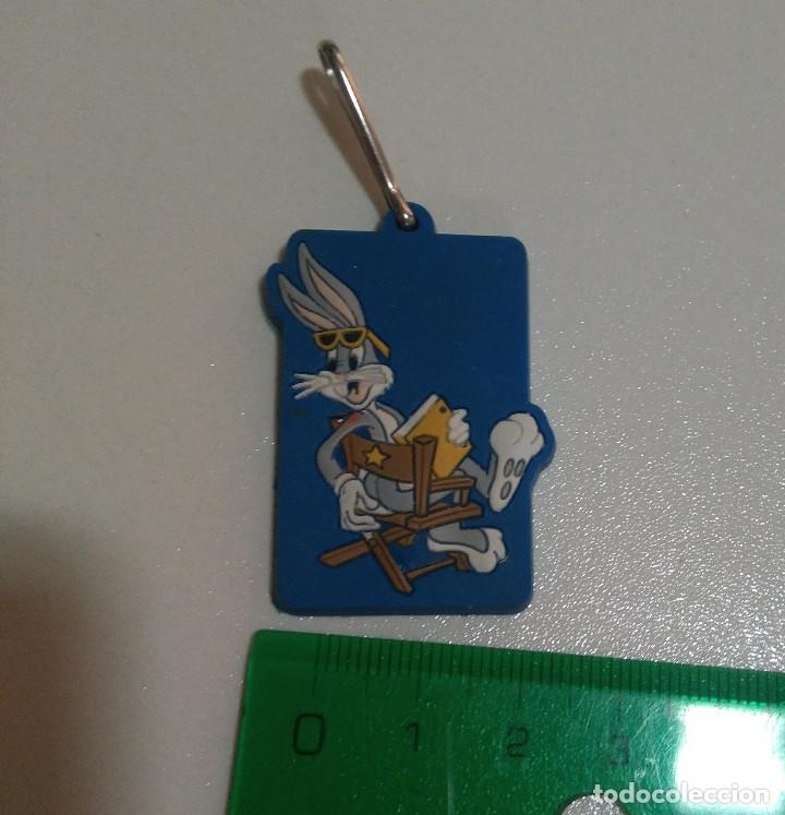 Coleccionismo de llaveros: colgante promocional goma bugs bunny conejo looney tunes toons warner director cine