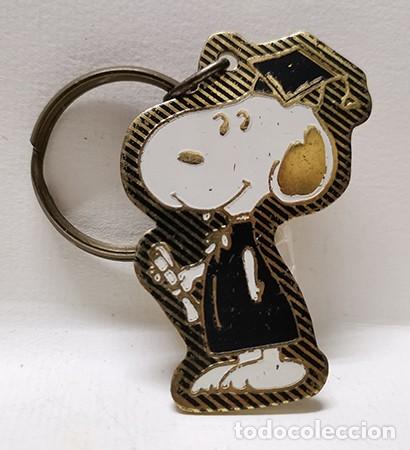 Coleccionismo de llaveros: LLAVERO DE METAL ESMALTADO SNOOPY VESTIDO DE GRADUACION - LLAV-15294 - B-501