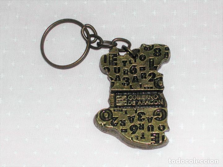 Coleccionismo de llaveros: Llavero de metal Arag&oacute;n en Forma / DGA. - Foto 2