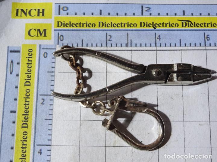 Coleccionismo de llaveros: LLAVERO DE MINIATURAS FIGURITAS. HERRAMIENTAS. ALICATES TENACILLAS PRACTICABLES