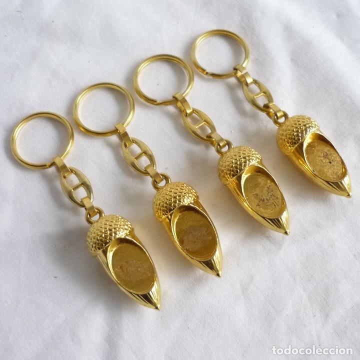 Collection of Keychains: 4 llaveros met&aacute;licos de bellota para fijar imagen
