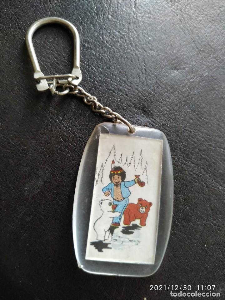 Coleccionismo de llaveros: Llavero keychain en dibujos animados Jackie y nuca con marcas y se&ntilde;ales de uso