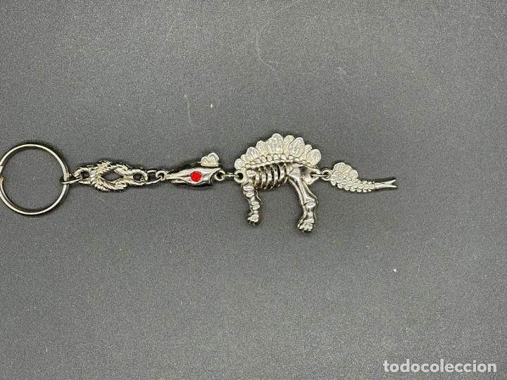 Coleccionismo de llaveros: LLAVERO DINOSAURIO OJOS ROJOS - Foto 2
