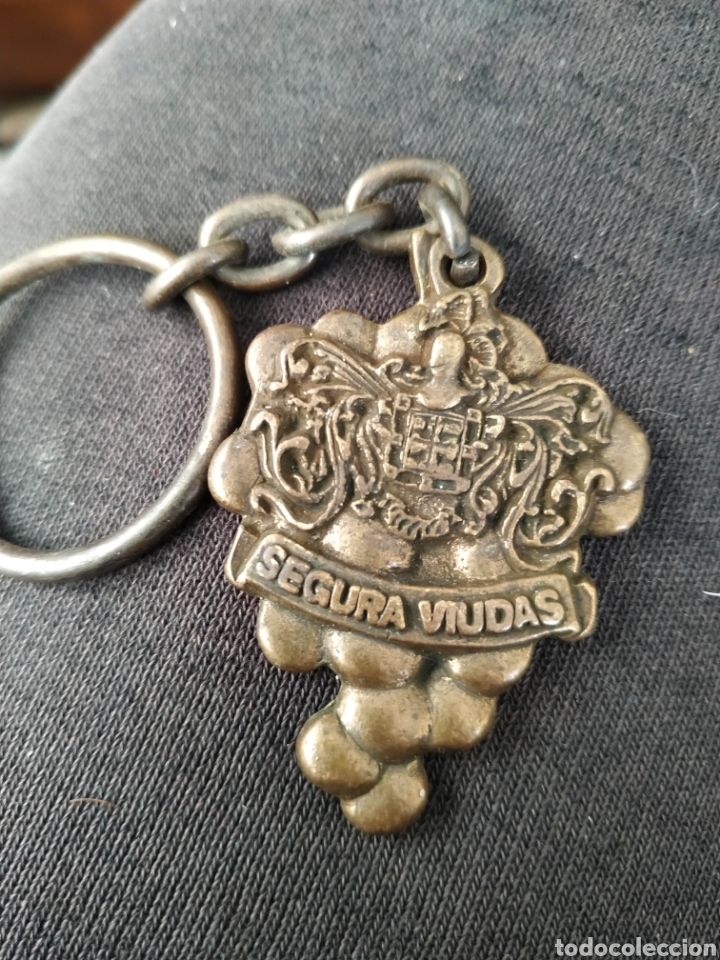 Coleccionismo de llaveros: Llavero keychain uva racimos vino bodegas segura viudas