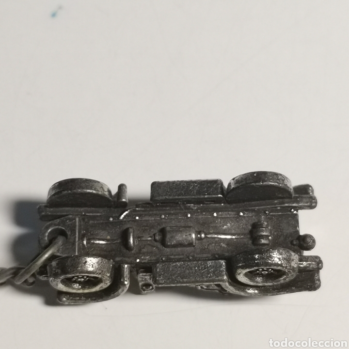 Coleccionismo de llaveros: Llavero coche antiguo de metal - Foto 3