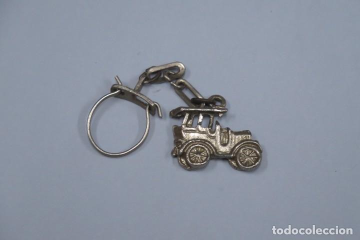 Collection of Keychains: LLAVERO. COCHE ANTIGUO