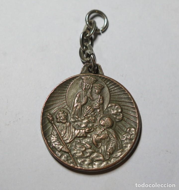 Collection of Keychains: LLAVERO. ARCHICOFRADIA DE LA VIRGEN DE LA SALUD SAN JOSE Y SAN CAMILO.