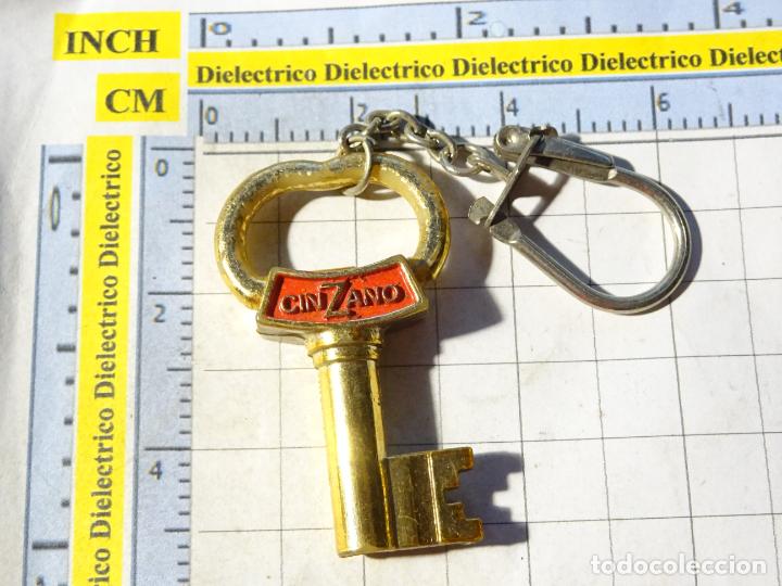 Coleccionismo de llaveros: LLAVERO DE BEBIDAS. LLAVE DE CINZANO - Foto 1