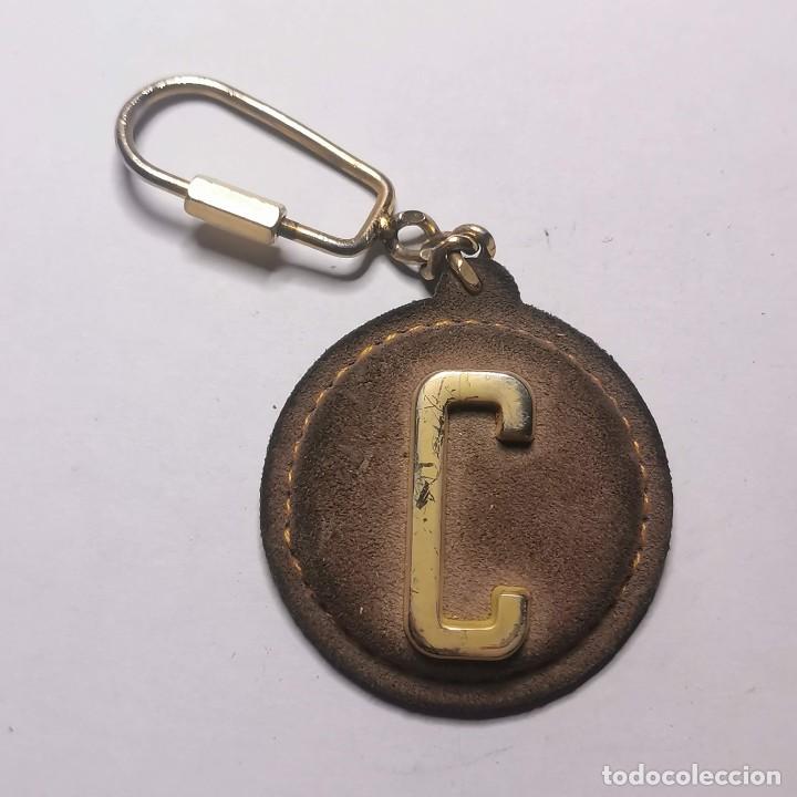 Coleccionismo de llaveros: LLAVERO - LETRA C - PIEL - Foto 1