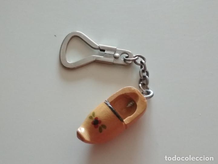 Sammlung von Schl&uuml;sselanh&auml;ngern: LLAVERO ESCLOP DE FUSTA MADERA CLAUER VINTAGE