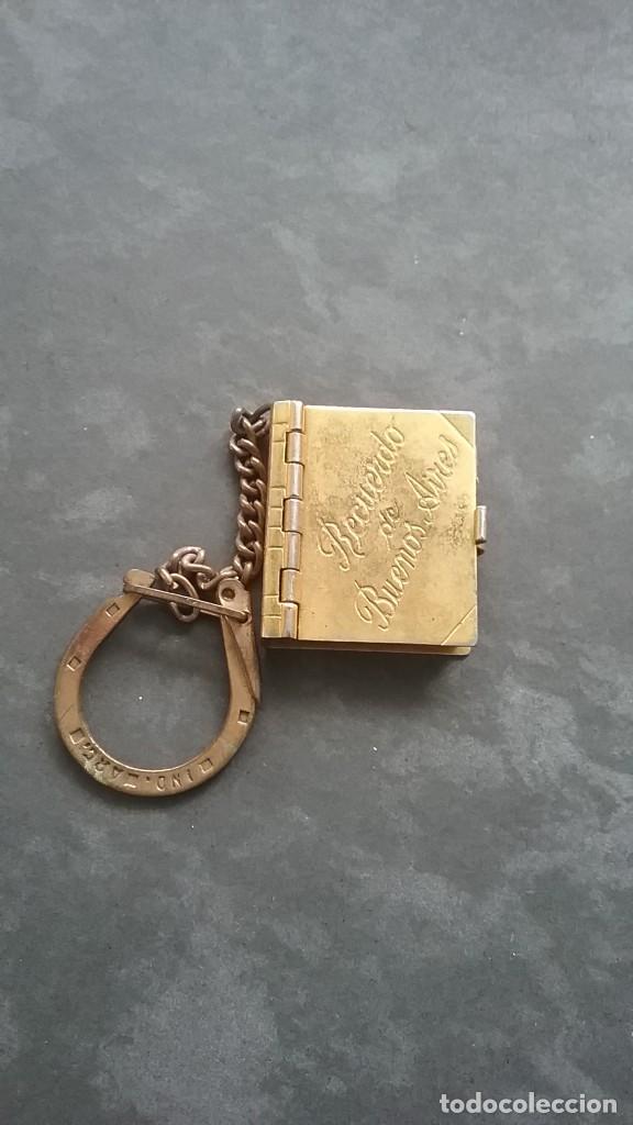 Collezionismo di Portachiavi: Antiguo llavero librito. Recuerdo de buenos Aires.(618-3)