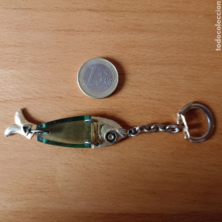 Coleccionismo de llaveros: Llavero pez dorado y verde - Foto 3