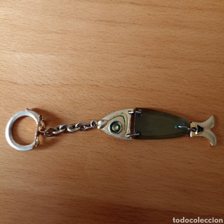 Coleccionismo de llaveros: Llavero pez dorado y verde - Foto 2