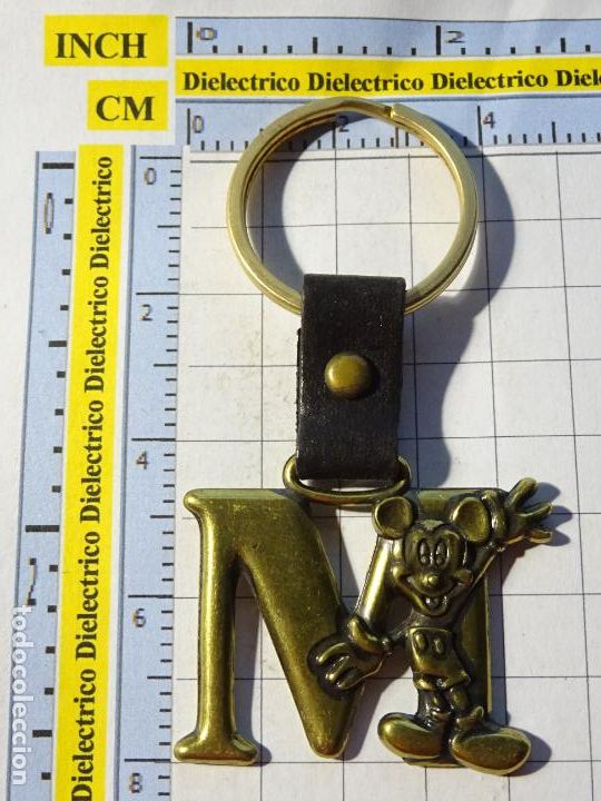 Collectionnisme de portes-cl&eacute;s: LLAVERO DE DIBUJOS ANIMADOS. MICKEY MOUSE LETRA M. MIRIAM MONICA MAR&Iacute;A MERCEDES MARIO MANOLO