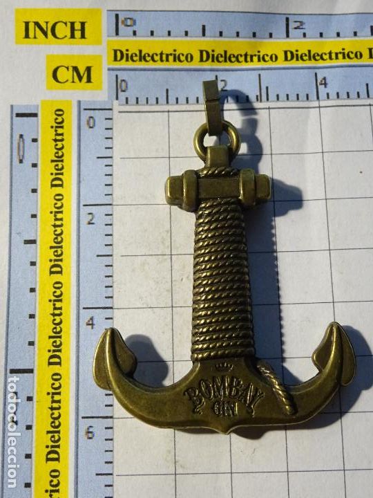 Sammlung von Schl&uuml;sselanh&auml;ngern: LLAVERO DE BEBIDAS. GINEBRA BOMBAY GIN. ANCLA