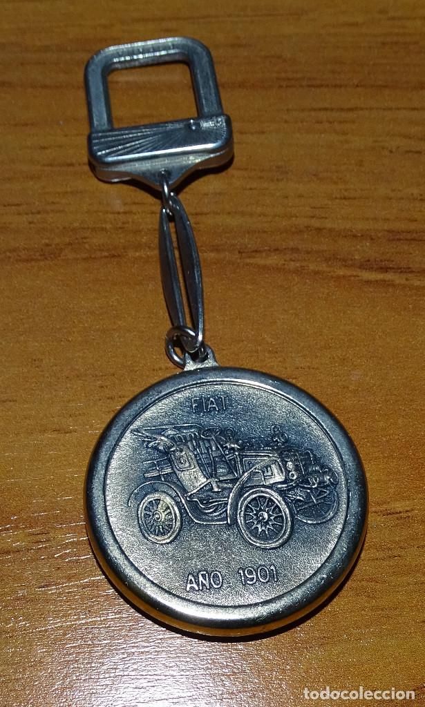 Coleccionismo de llaveros: Llavero Fiat 1901 con ikurri&ntilde;a en el reverso.
