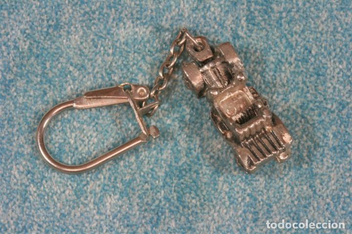 Sammlung von Schl&uuml;sselanh&auml;ngern: Llavero miniatura coche cl&aacute;sico. Miniature classic car key ring.
