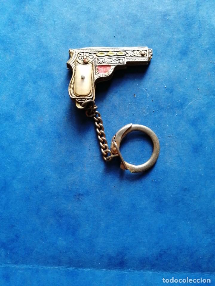 Coleccionismo de llaveros: Antiguo llavero pistola damasquinada con navaja, objeto de colecci&oacute;n