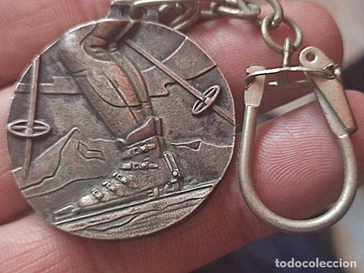 Coleccionismo de llaveros: ALPINISMO MONTA&Ntilde;ISMO ESQUI LLAVERO METAL CROMADO PROMO DEPORTES CAMPING 3,7 CM