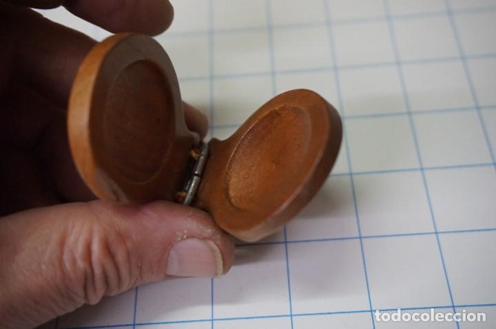 Coleccionismo de llaveros: C1/ llavero casta&ntilde;uelas madera - Foto 2