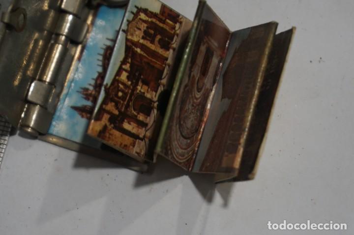 Coleccionismo de llaveros: C5/ llavero - librito con postales de leon - Foto 2