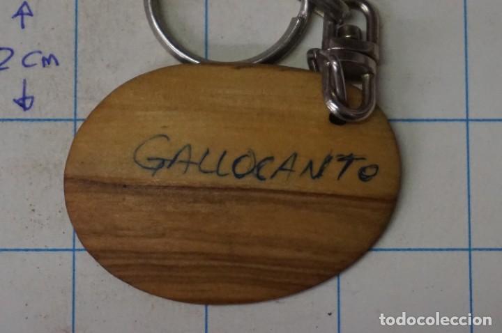 Coleccionismo de llaveros: C8/ LLAVERO - GRULLA - MADERA - Foto 3