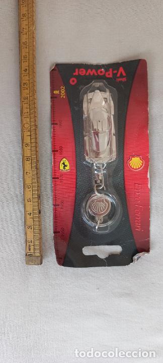 Coleccionismo de llaveros: Llavero SHELL FERRARI ENZO FERRARI. V-POWER. 2002. COCHE DE METAL PLATEADO.