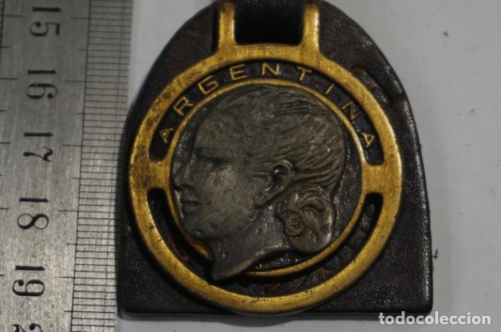 Coleccionismo de llaveros: C9/ LLAVERO - ARGENTINA - EVA PERON? - Foto 1