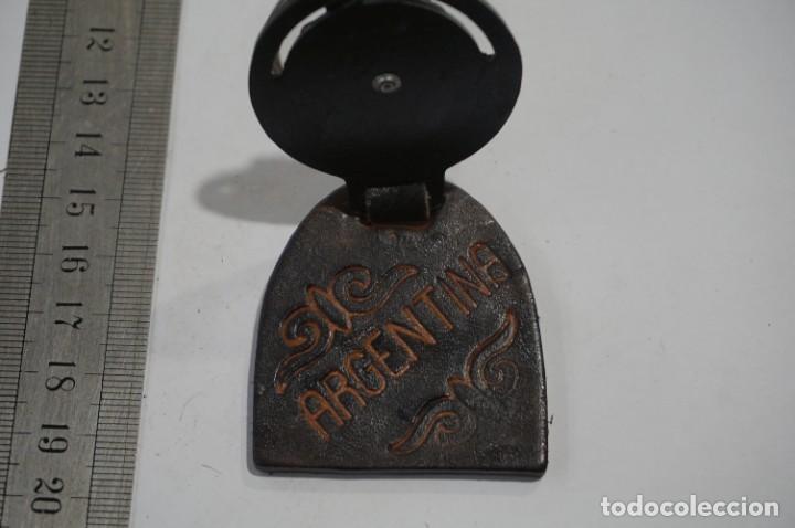 Coleccionismo de llaveros: C9/ LLAVERO - ARGENTINA - EVA PERON? - Foto 3