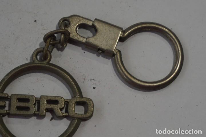 Coleccionismo de llaveros: C11/ LLAVERO - AUTOMOVIL - EBRO - Foto 2