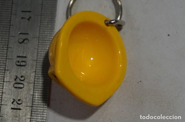 Coleccionismo de llaveros: C13/ LLAVERO - CASCO DE OBRA AMARILLO - Foto 3