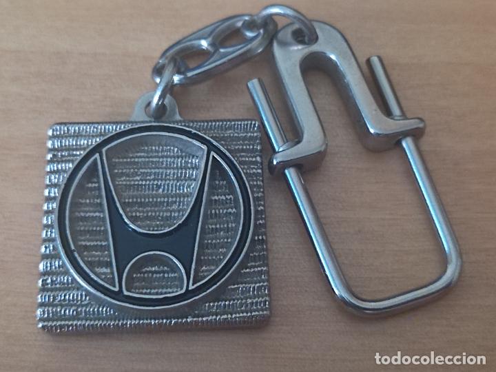 Coleccionismo de llaveros: EBRO CAMIONES TRACTORES AUTOBUS FURGONETA REICOMSA METAL CROMADO BONITO 3 CM ALTO