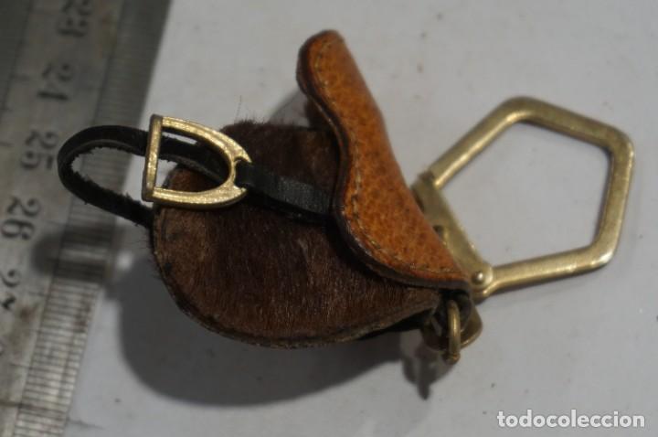 Coleccionismo de llaveros: C19/ LLAVERO - SILLA DE MONTAR - Foto 1