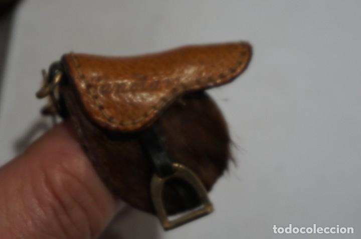 Coleccionismo de llaveros: C19/ LLAVERO - SILLA DE MONTAR - Foto 2