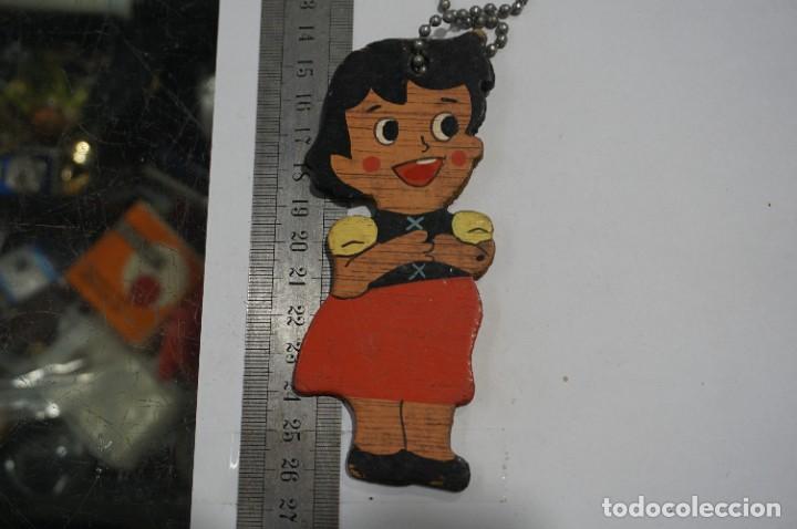Coleccionismo de llaveros: C22/ LLAVERO - HEIDI - EN MADERA - Foto 1