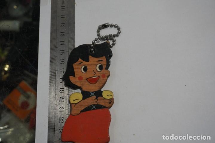 Coleccionismo de llaveros: C22/ LLAVERO - HEIDI - EN MADERA - Foto 2