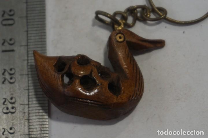 Coleccionismo de llaveros: C27/ LLAVERO - PATO EN MADERA - Foto 1