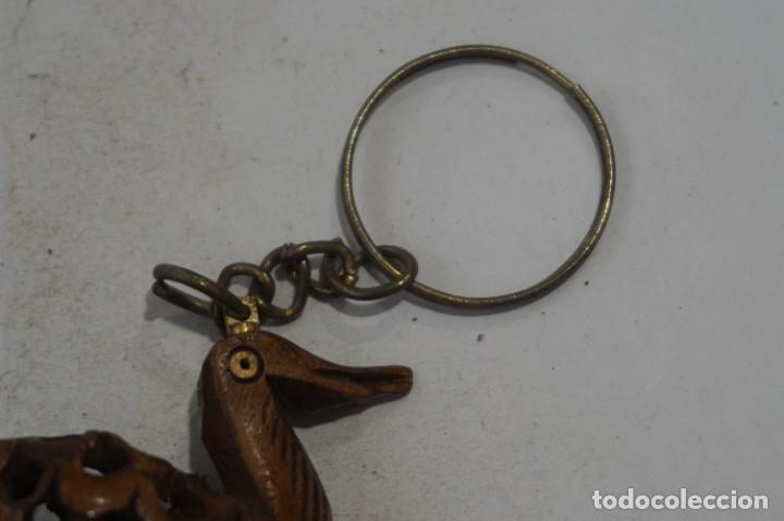 Coleccionismo de llaveros: C27/ LLAVERO - PATO EN MADERA - Foto 2