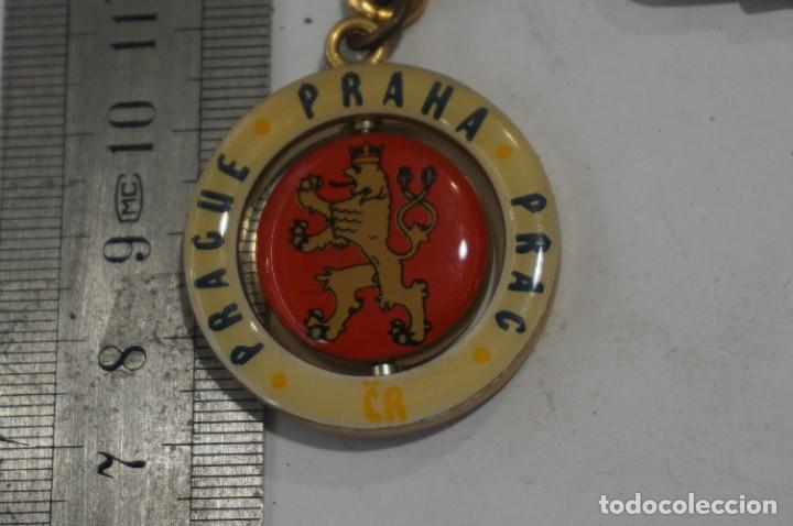 Coleccionismo de llaveros: C28/ LLAVERO - PRAGA - GIRATORIO - Foto 1